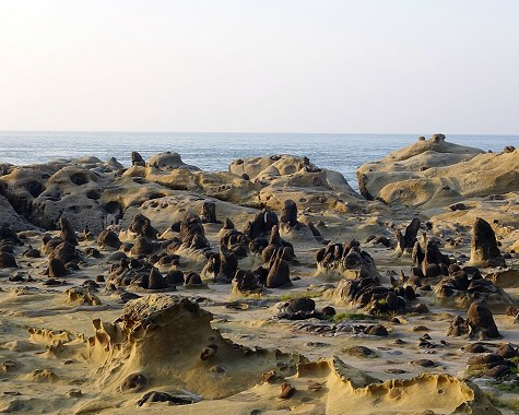 在天然的海水游泳池，跟著魚兒水中游～基隆和平島海角樂園