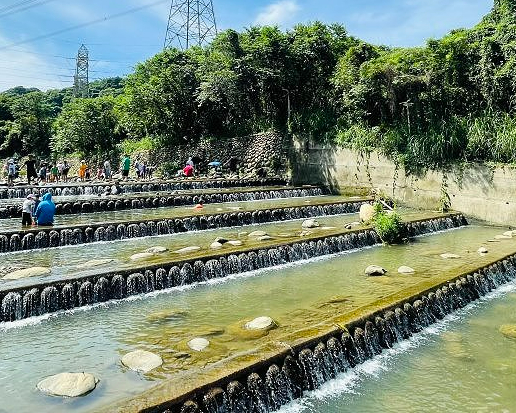 層層疊疊戲水秘境，夏日炎炎消暑好去處～桃園千層瀑布