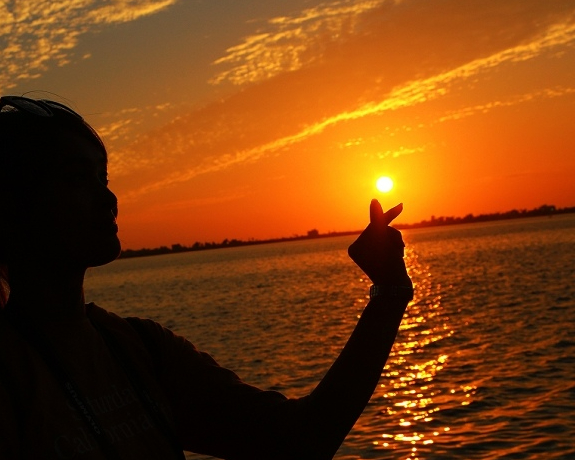 遊湖賞夕陽、體驗水上活動，加碼烤蚵吃到飽～屏東大鵬灣國家風景區