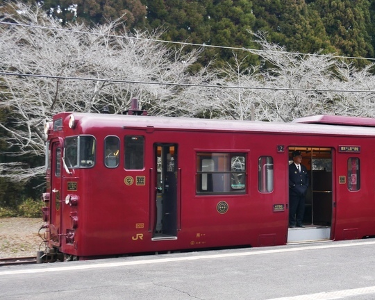 日本三大車窗，螺旋式、Z字型爬升特色列車～九州伊三郎新平 