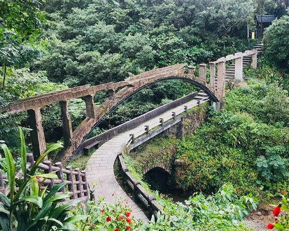 漫步三重橋，寫意山城遊～瑞芳黃金水圳橋(山尖古道水圳橋)