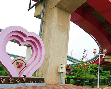 交流道下發現休憩新天地～桃園平鎮運動公園