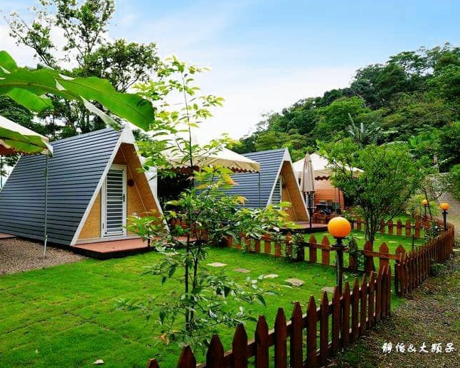森林中的小木屋，咖啡×露營×小溪玩水～新竹藍月山谷