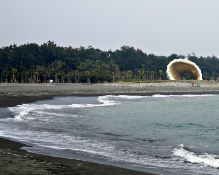 陽光、沙灘、海浪，迷人的海洋風情～高雄旗津海岸公園