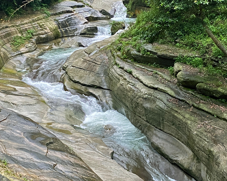 神之斧鑿，萬年一遇沉積岩地質景觀～雲林萬年峽谷