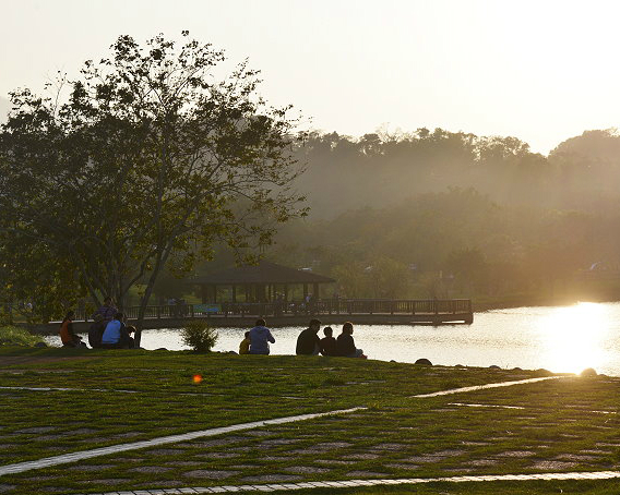 湖岸美景大草坪、五星級野餐踏青地點～桃園三坑自然生態公園