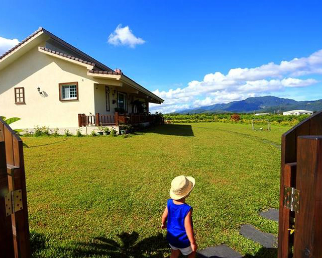 草地上樂踢足球、感受慢遊的鄉間生活～台東鹿野森活