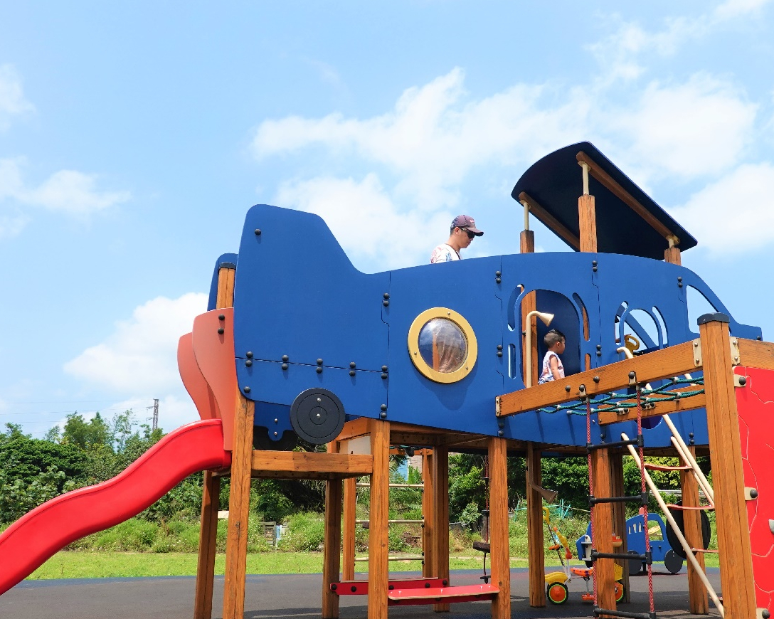 飛機主題小巧好玩，順遊大碗公溜滑梯～桃園海口運動公園