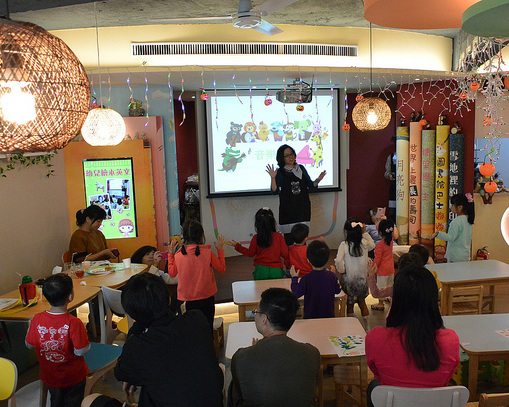 聽故事、做勞作、還可以在幸福廚房做點心！台北花花姐姐親子故事體驗Cafe
