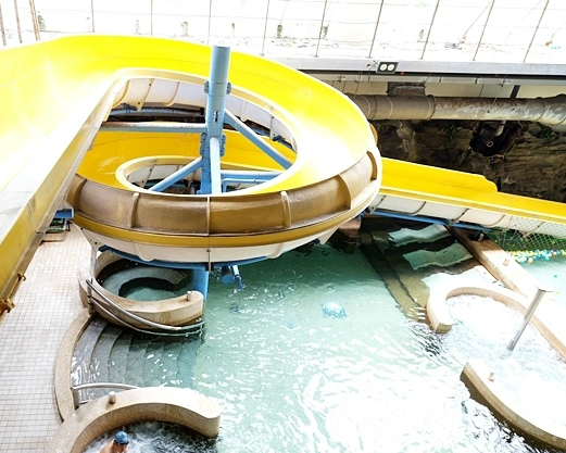 360度滑水道，平價消暑不分晴雨～台北玉泉公園游泳池