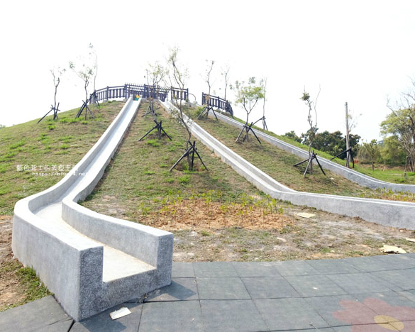 好長好長的磨石溜滑梯，小朋友玩樂新夯點～台中大雅中科公園