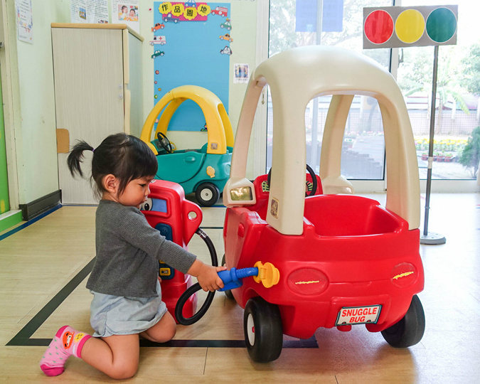 玩具車、車玩具，交通控寶寶的歡樂空間～高雄鳳山光復育兒資源中心