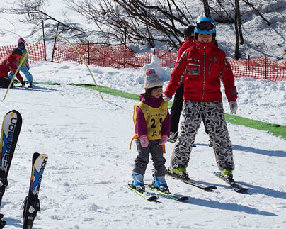 小小孩的滑雪初體驗～新潟上越国際スキー場