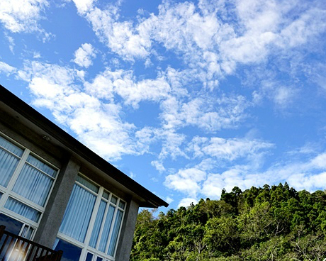 天涼好個秋，泡湯野餐都舒適～新竹峇里森林溫泉渡假村