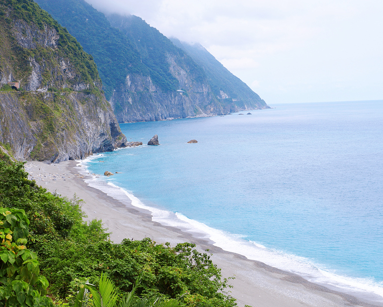 走步道，欣賞層層峭壁、山海對峙美景～花蓮清水斷崖(崇德步道)