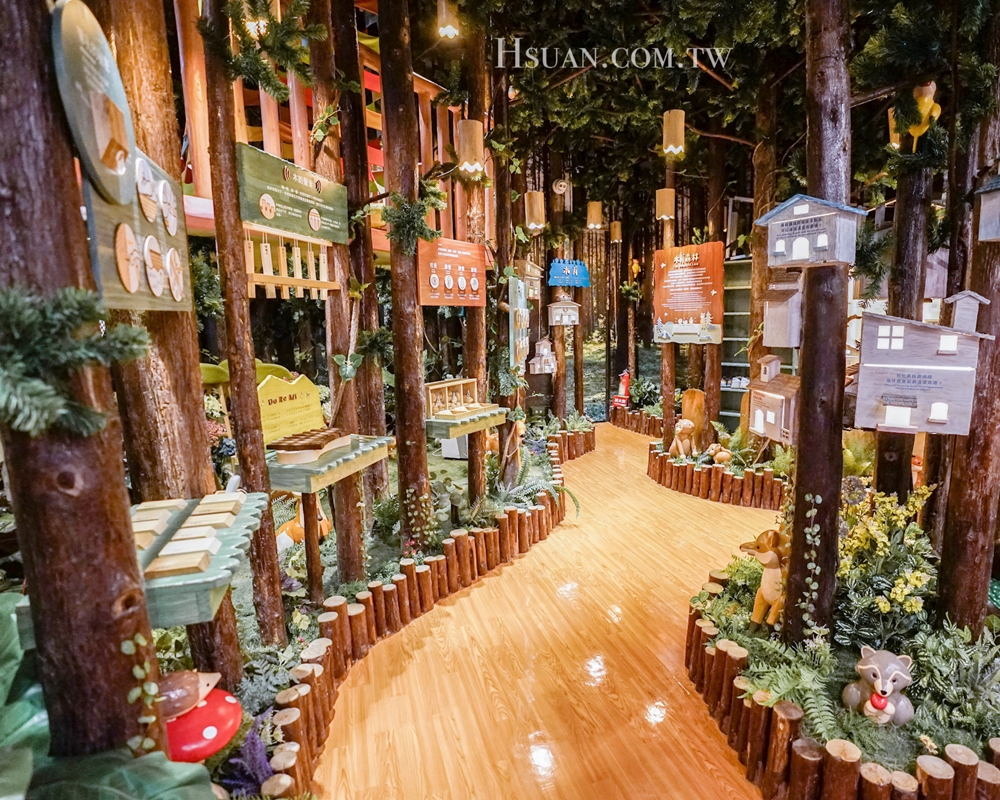 多樣木製質感設施，到森林遊樂場玩耍吧～台中木育森林麗寶門市
