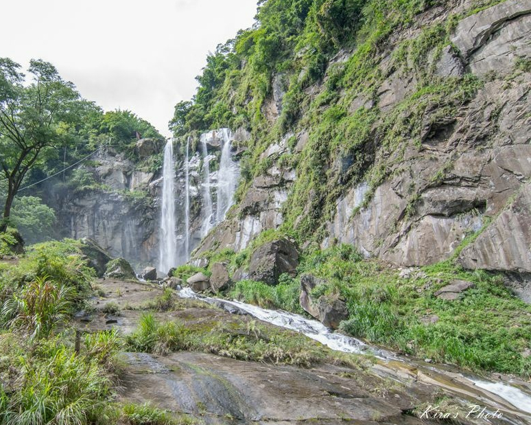 草嶺十景難波萬，陡峭水流震撼人心～雲林蓬萊瀑布