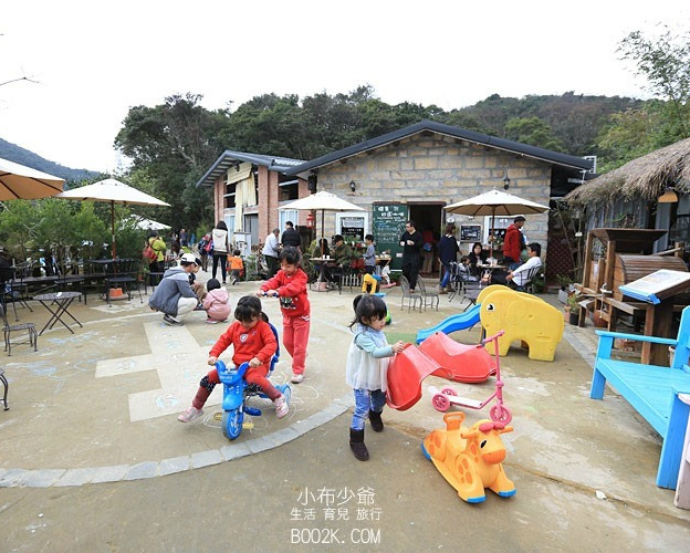 在山野田園間玩跳房子地板畫！穠舍田園咖啡