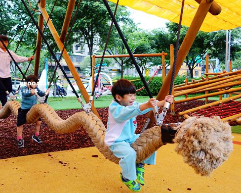 騎龍＋奔月，遊樂場也要網美風～台北和平青草園(原萬華402號公園)