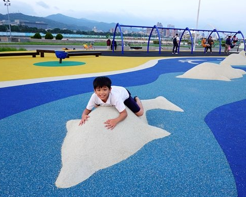 海洋生物地景大尋寶，全台最大河濱共融式遊樂場開張～台北大佳河濱公園海洋遊戲場