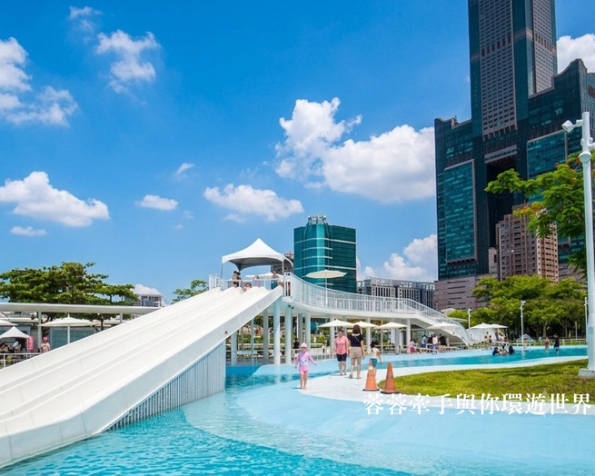 全新滑水道×無邊際港景鞦韆，這真的是免費可以玩的嗎～高雄星光水岸公園