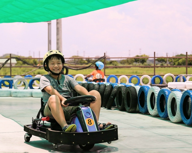 跑跑卡丁車尬掐囉！墾丁勁風瘋狂甩尾車場