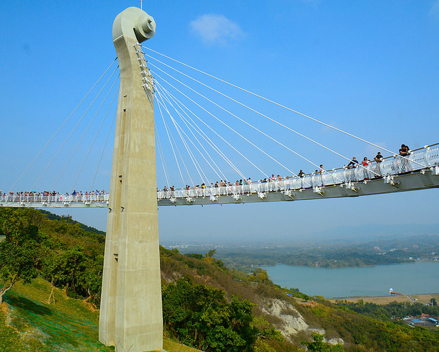 180度超開闊視野，漫步雲端天空步道～高雄崗山之眼