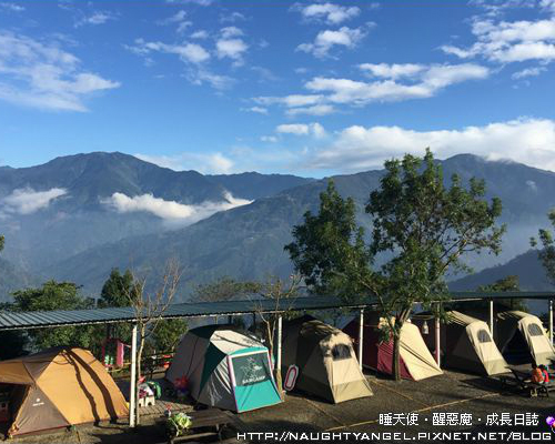 薄雲迷朦、山景迷人，享受高海拔的美景～新竹五峰觀雲亭露營區