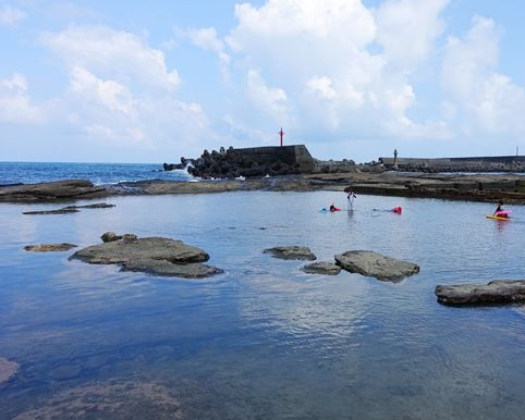 天然ㄟ游泳池，海星、寄居蟹通通來作客～貢寮馬崗潮間帶