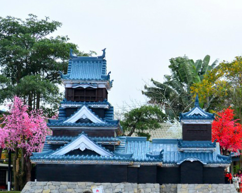 2.5層樓熊本城、鳥居、神社，錯身在日本江戶街道～南投台灣影城桃太郎村