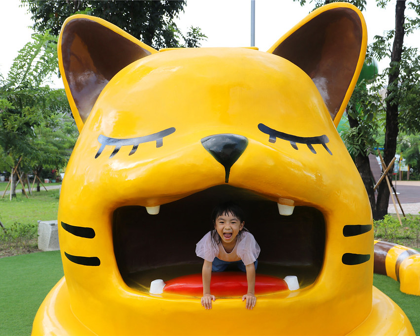柴犬×貓咪×恐龍×鯨魚，動物溜滑梯大混戰～屏東蘭州街特色公園