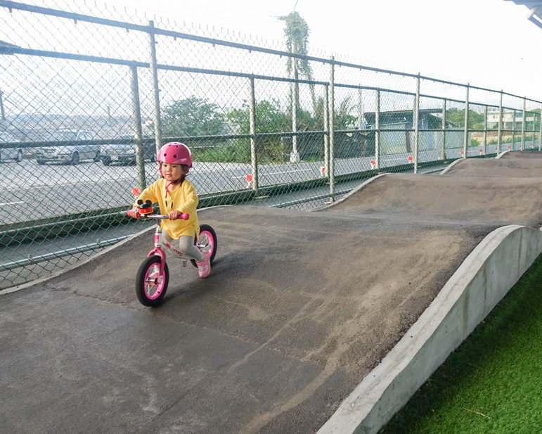 免費滑步車場地，飆車不怕風吹日曬～彰化中彰運動公園親子夢想輪動場