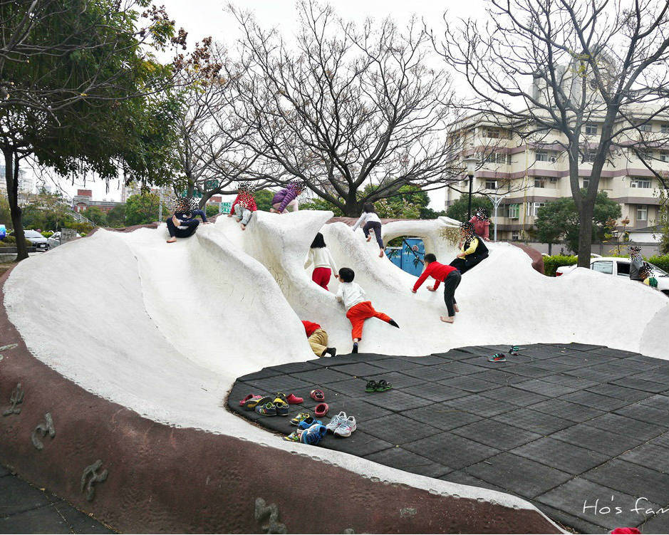 巨型雪岩溜滑梯，讓孩子闖關玩樂都好玩～竹北文化兒童公園
