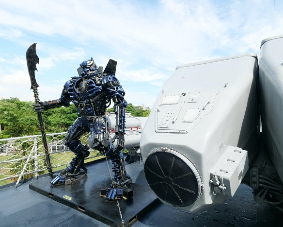 變形金鋼現身軍艦，今夏最熱血～台南安平定情碼頭德陽艦園區