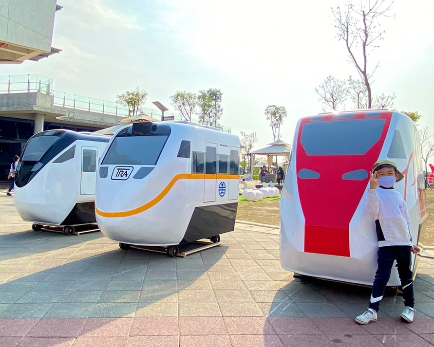 大物進站，鐵道迷最愛復古車廂×迷你火車～屏東潮州鐵道園區