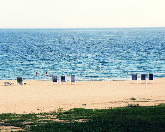 美麗耀眼的白色海灘，投入大海懷抱～澎湖蒔裡海水浴場
