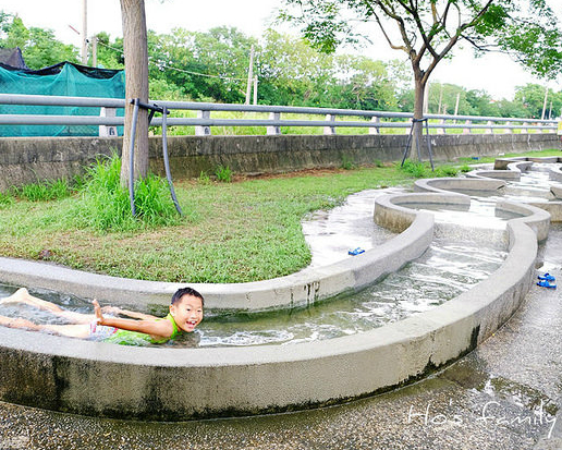 無料戲水景點，漂漂河道X噴水池暢快玩～雲林西螺大橋親子公園戲水區